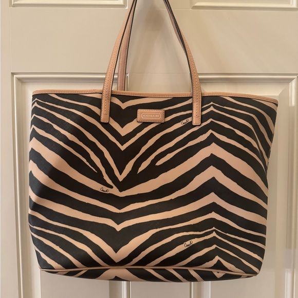 COACH Park Metro F26983 Black Tan Zebra Coated Canvas Tote Shoulder Bag 3 Charms - Picture 9 of 15